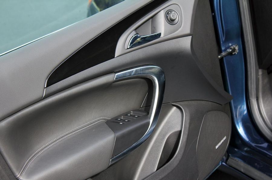  Buick Regal CXL 2011 года  (фото 10 из 47)